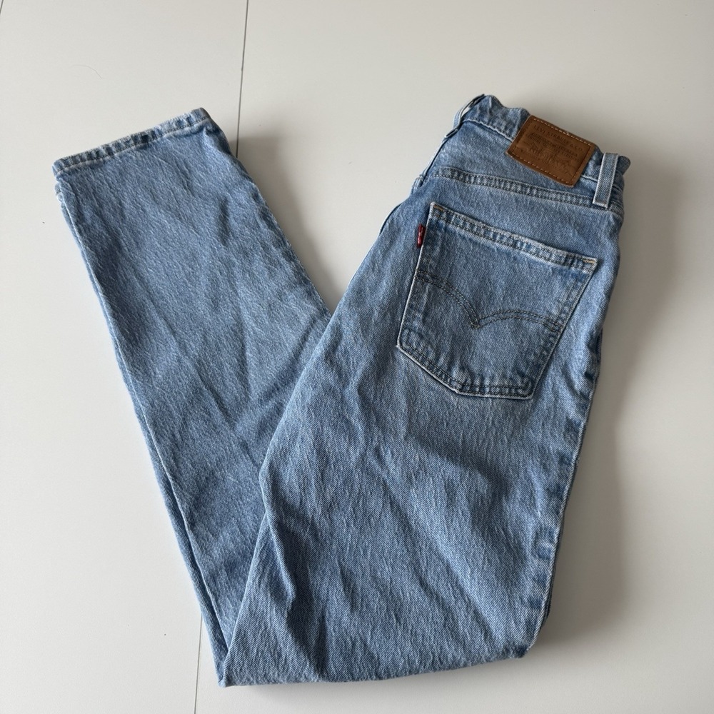 Levi's Premium Women's 70s High Slim Straight Light Wash Denim Jeans Size 25